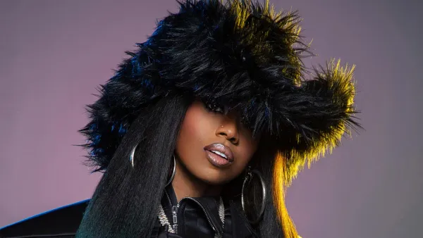 Missy Elliott’s Favorite Music Video Look of All Time Is the Trench Coat From ‘She’s a Bitch’ 077