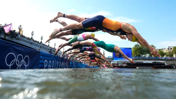 Olympic Swimmers Are Fighting Off Bacteria From the Seine by Drinking Coca-Cola