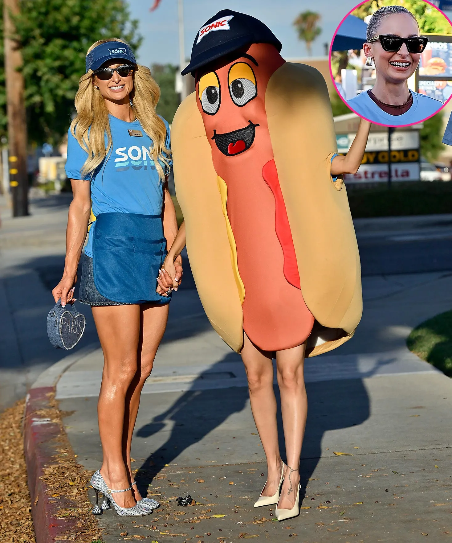 Promo Paris Hilton Nicole Richie in Hot Dog Costume Film The Simple Life Reboot 2