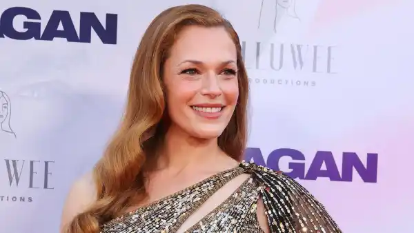 Reagan Star Amanda Righetti Talks the Evolution of Her Career Catching Lightning in a Bottle with The O C 264
