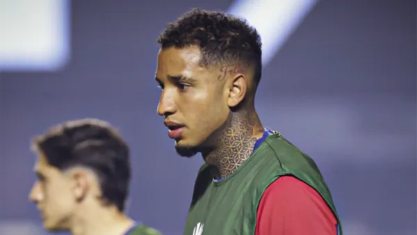 Soccer Player Juan Izquierdo Dies After Collapsing During Match