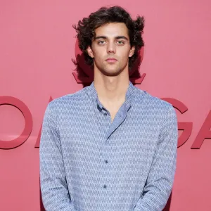 Swimmer Thomas Ceccon seen sleeping outside after remarks about Olympic Villages lack of AC