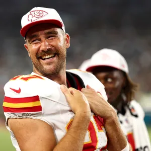Travis Kelce Hugs Former Teammate Mitch Morse During 1st Kansas City Chiefs Preseason Game