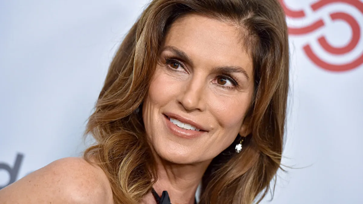 Cindy Crawford on red carpet