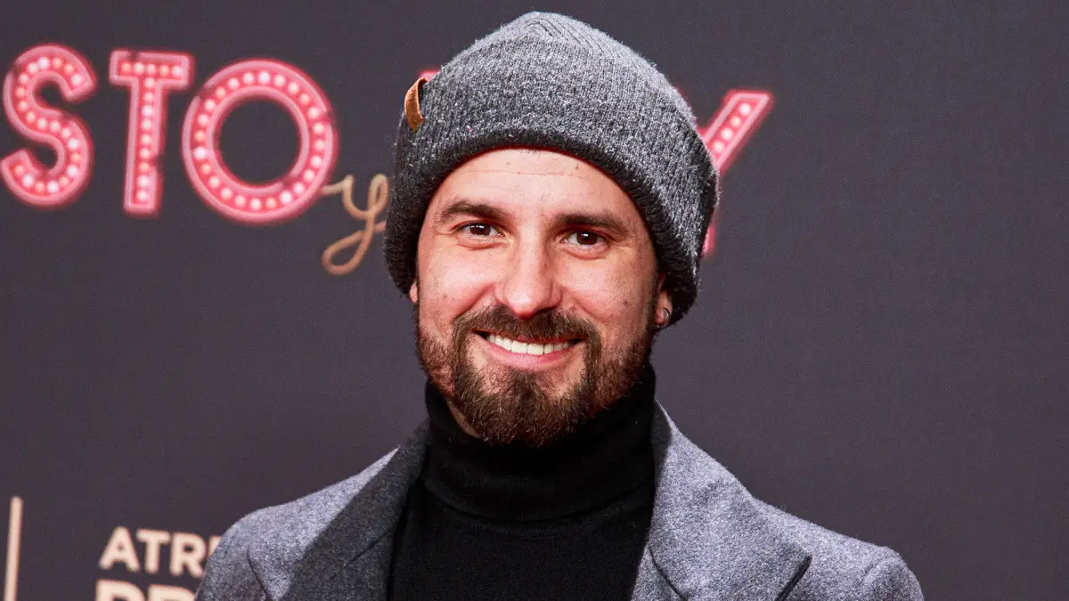 ‘Elite’ Star Julian Ortega Dead at 41 After Collapsing on Beach Reports