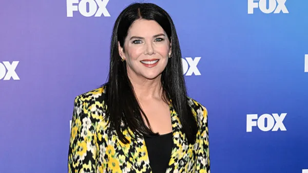 Lauren Graham on red carpet