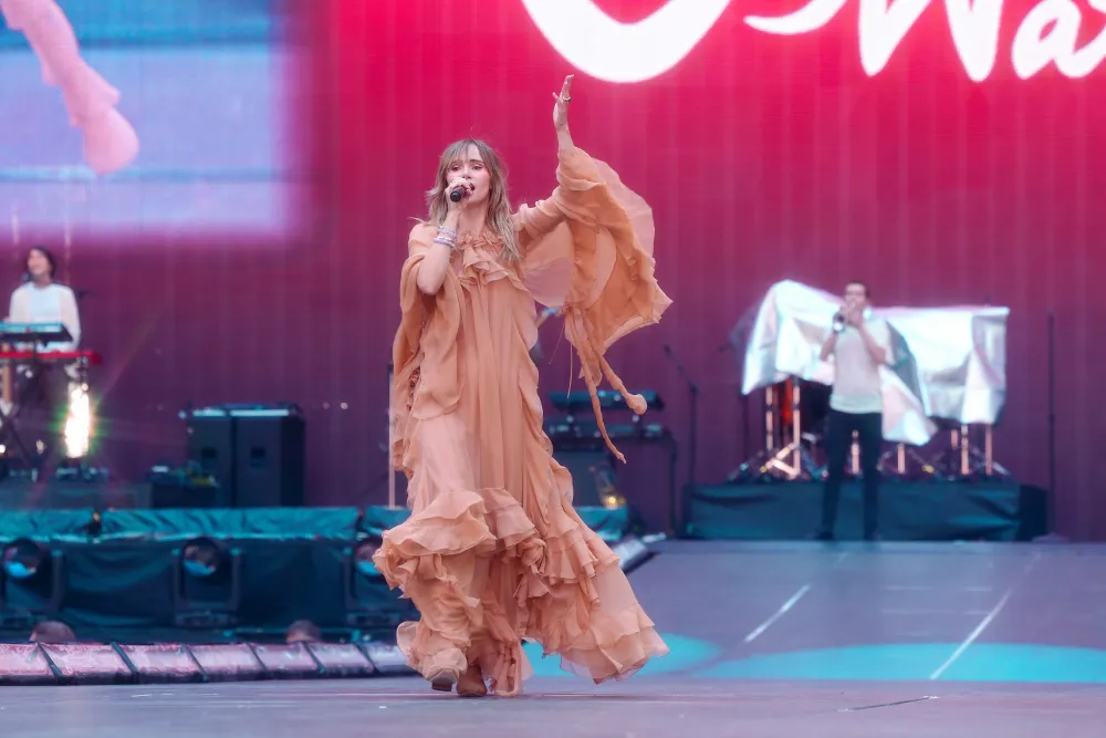 Suki Waterhouse Gushes Over Taylor Swift After Playing at &lsquo;Eras Tour&rsquo;