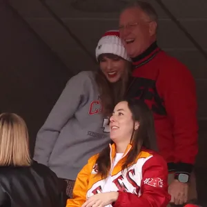 Taylor Swift’s Dad Handed Out Chicken Tenders at ‘Eras Tour’ in London