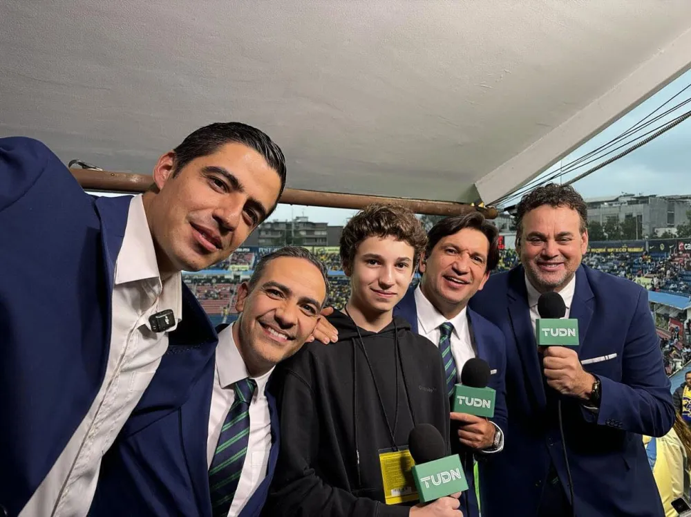 André Marín Jr junto a Kikín Fonseca Andrés Vaca y David Faitelson