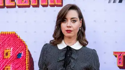 Aubrey Plaza Says She Forgot How to Talk After Suffering a Stroke at 20
