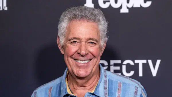 Barry Williams Confirms Brady Bunch Cast All Hooked Up