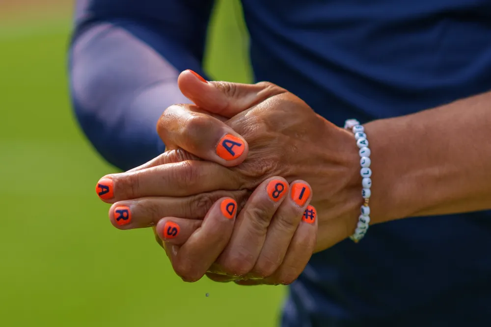 Bears Quarterback Caleb Williams Rocks Orange Painted Nails for NFL Debut
