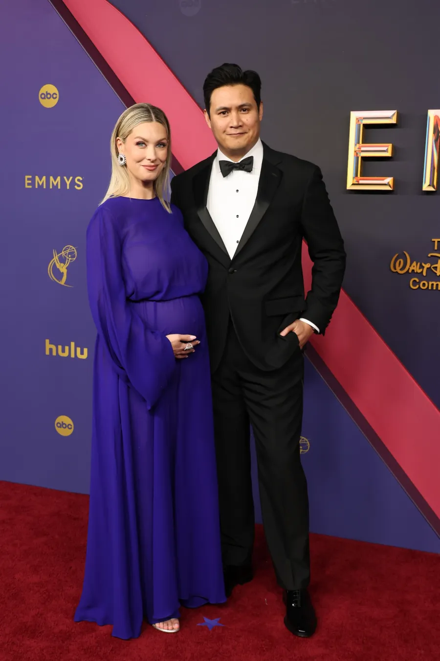 Celebs Who ve Revealed Baby Bumps at Awards Shows