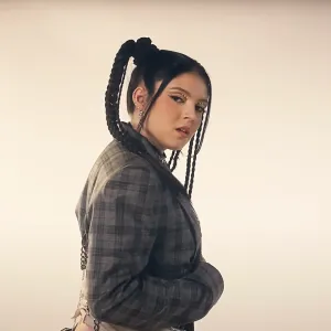 Citizen Queen s Cora Isabel Relearning to Walk After Suffering LifeThreatening Injuries in Car Accident