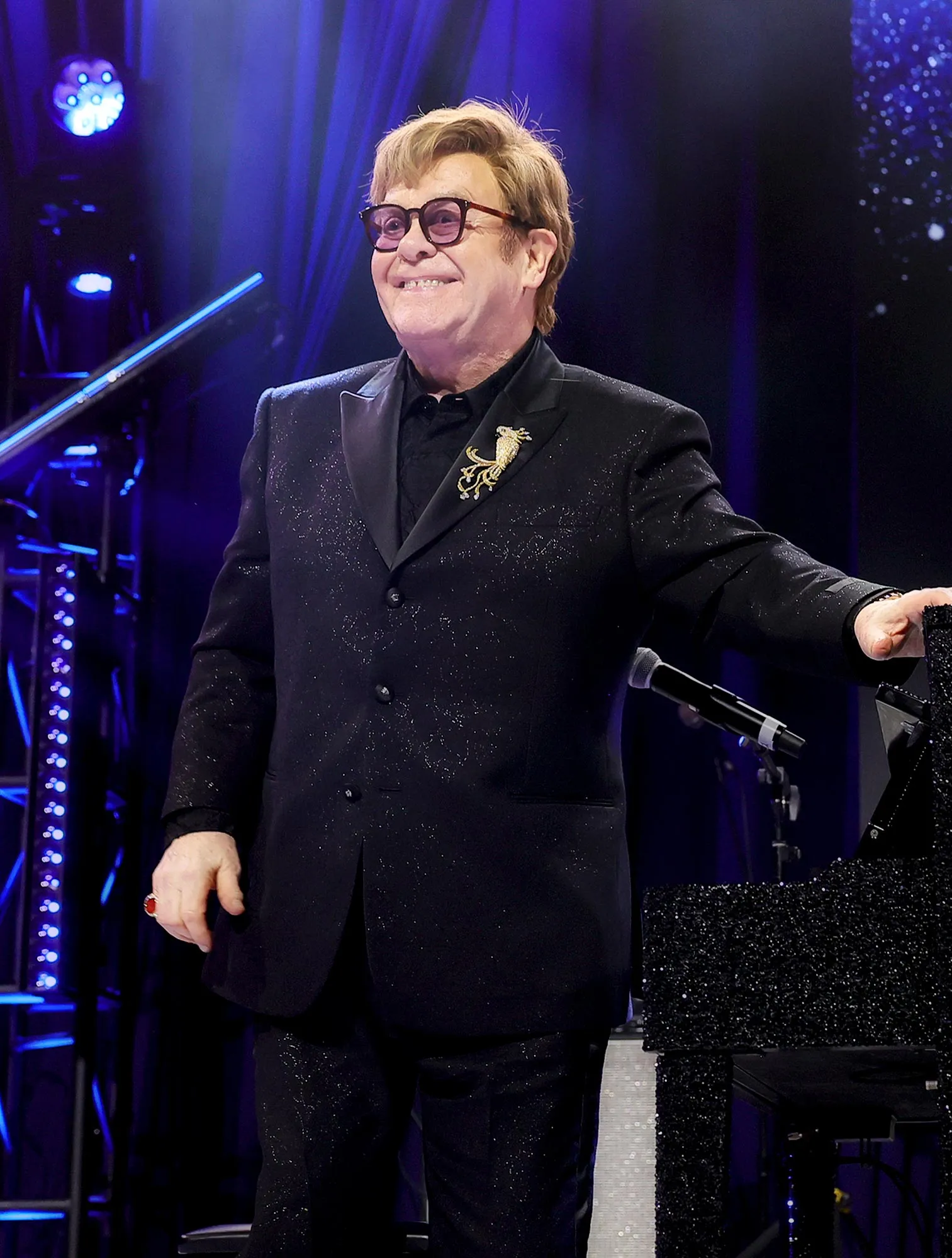 Elton John s Severe Eye Infection Left Him WIth Limited Vision 521