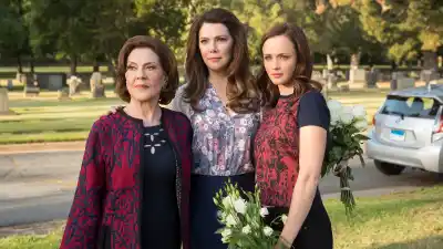 Everything Kelly Bishop Said About ‘Gilmore Girls’ in New Memoir ‘The Third Gilmore Girl’