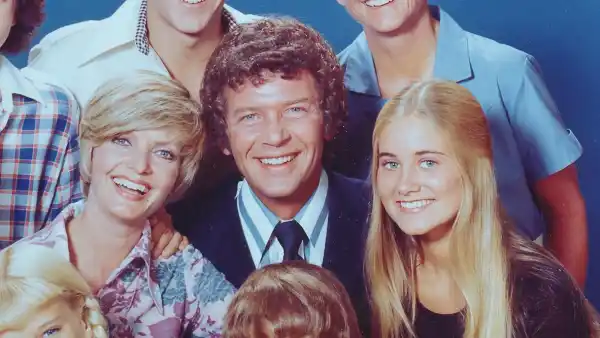 Everything The Brady Bunch Cast Has Said About Hooking Up With Each Other Off Camera 838