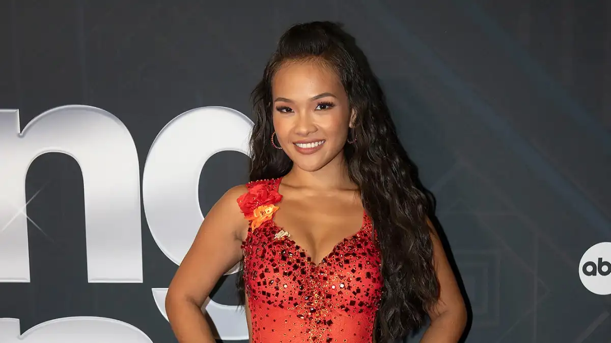 Feature Jenn Tran Have Jonathon Johnson Support Dancing With The Stars
