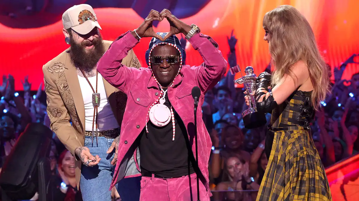 Flavor Flav Apologizes for Staying on VMAs Stage 'Too Long' After Presenting Award to Taylor Swift