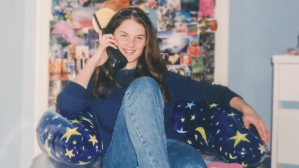 Inflatable Furniture: What Was That All About? Remembering the Late 90s Cool Girl Trend