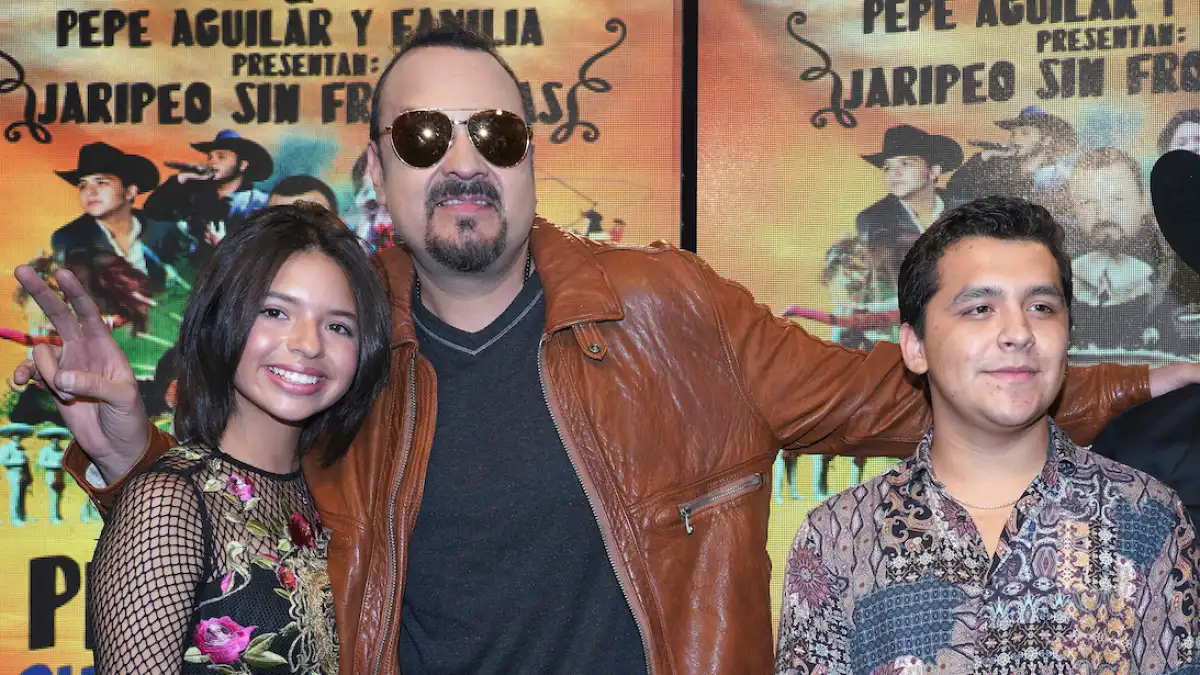 Ángela Aguilar, Pepe Aguilar y Christian Nodal