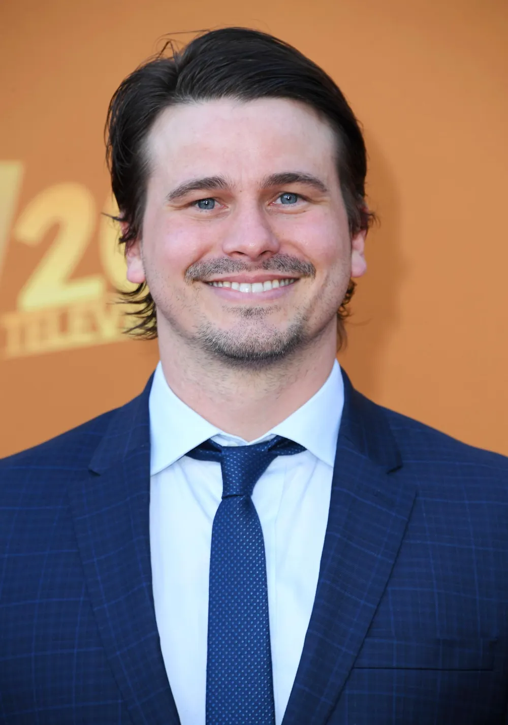 Jason Ritter Changes His Go-To Karaoke Song to &lsquo;Sandcastles&rsquo; by Beyonce if Melanie Lynskey Is There 232