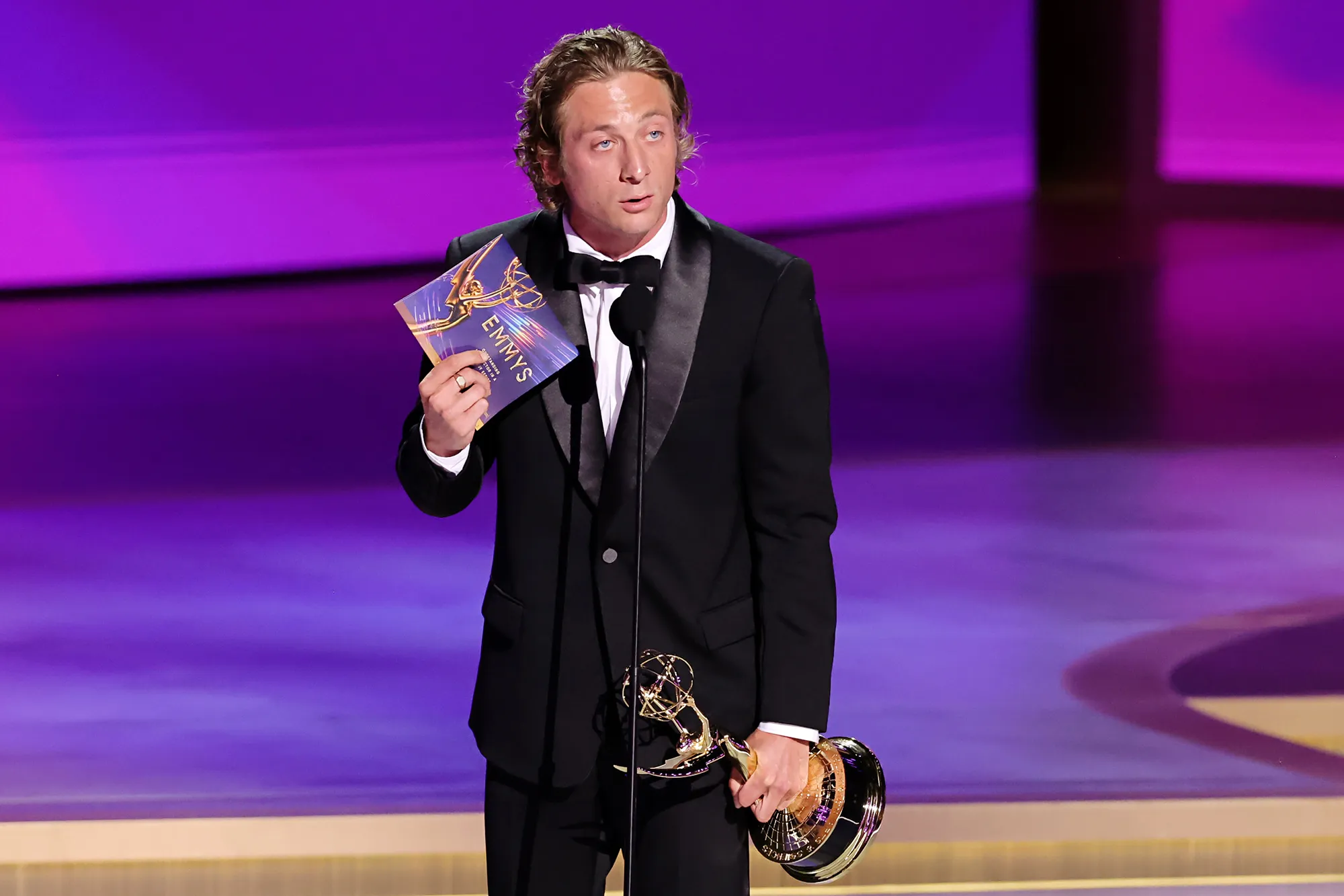 Jeremy Allen White Sends Love to Daughters After Winning Lead Actor in a Comedy Series at 2024 Emmys