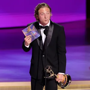 Jeremy Allen White Sends Love to Daughters After Winning Lead Actor in a Comedy Series at 2024 Emmys