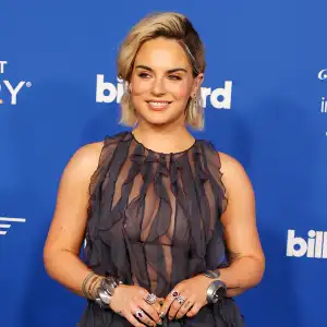 Joanna JoJo Levesque Says Filming Aquamarine Had Brought Out Insecurities About Her Body 250