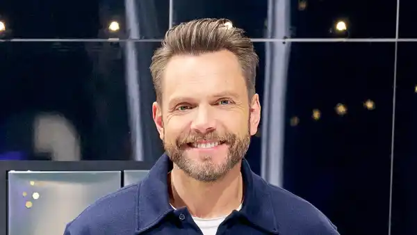 Joel McHale Admits Crime Scene Kitchen Contestants Have Told Him to Stop Talking So Much Leave 260