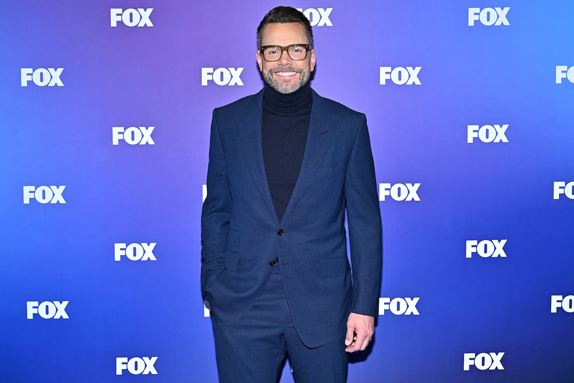 Joel McHale Left His Apple Watch on a Plane, Lets People Have 3 Guesses for Passcode