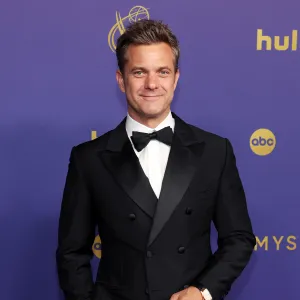 Joshua Jackson Walks on to 2024 Emmy Stage to I Dont Want to Wait