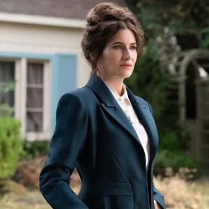 Kathryn Hahn Came up With the Agatha All Along Premieres Nude Scene EP Calls It Point of Pride