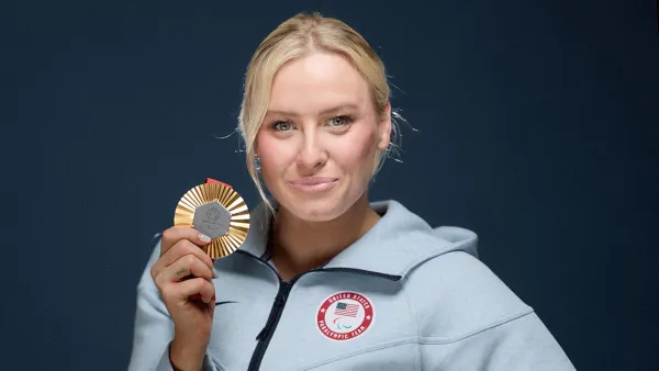 Paralympic Swimmer Jessica Long Wins Gold in Same Event 20 Years Later