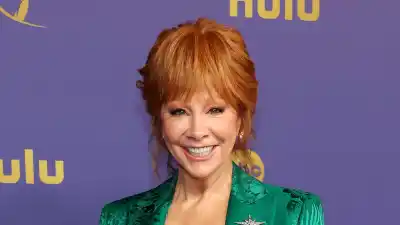 Reba McEntire and Her Sugar Tot Rex Linn Step Out at the 2024 Emmy Awards 100