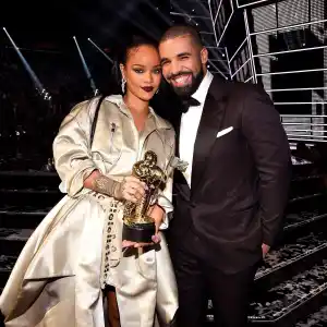 Remember When Rihanna Swerved Drake s Kiss on the VMAs Stage 850