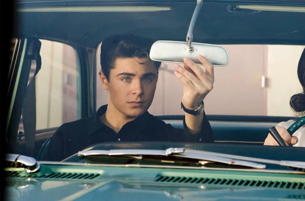 Sabrina Carpenter Says She Went Through a Dangerous Zac Efron Phase Recalls Their Fan Encounter 600