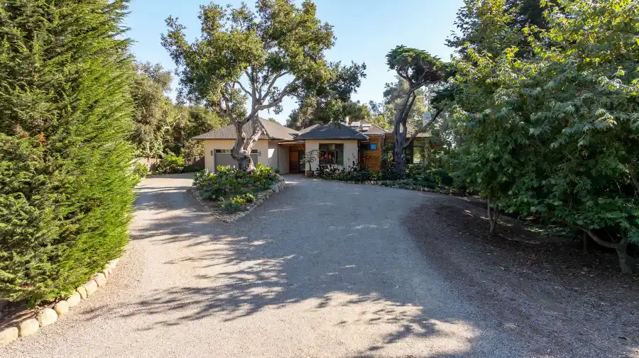 Selling Sunset Amanda Lynn Lists 70M Ranch Next Door to Kevin Costner