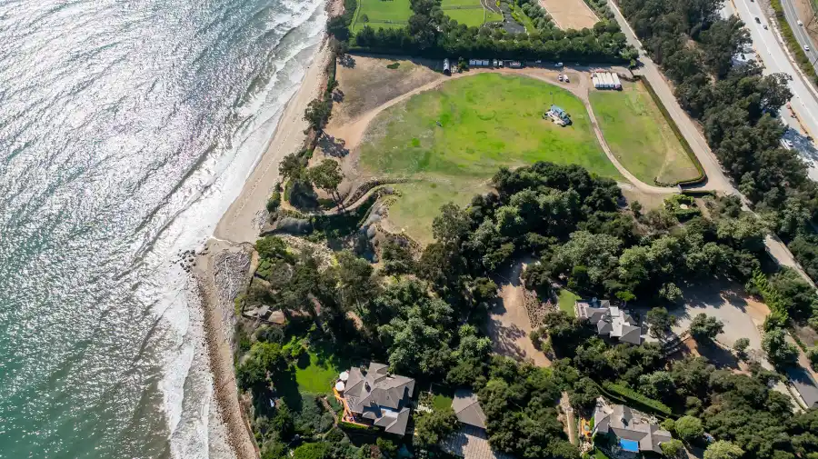 Selling Sunset Amanda Lynn Lists 70M Ranch Next Door to Kevin Costner