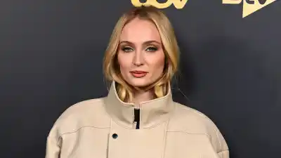 Sophie Turner Clarifies Comments About the Struggle of Being a Single Mom
