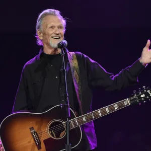 Stars React to Kris Kristofferson's Death