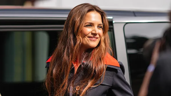 katie holmes in navy jacket