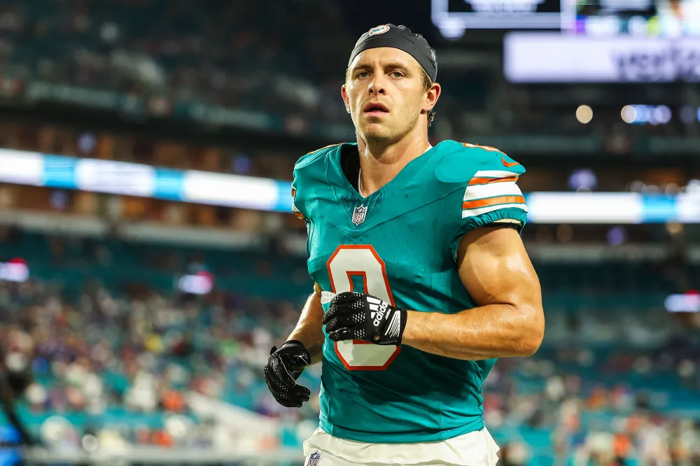Alix Earle Supports Boyfriend Braxton Berrios After Season-Ending Injury 2
