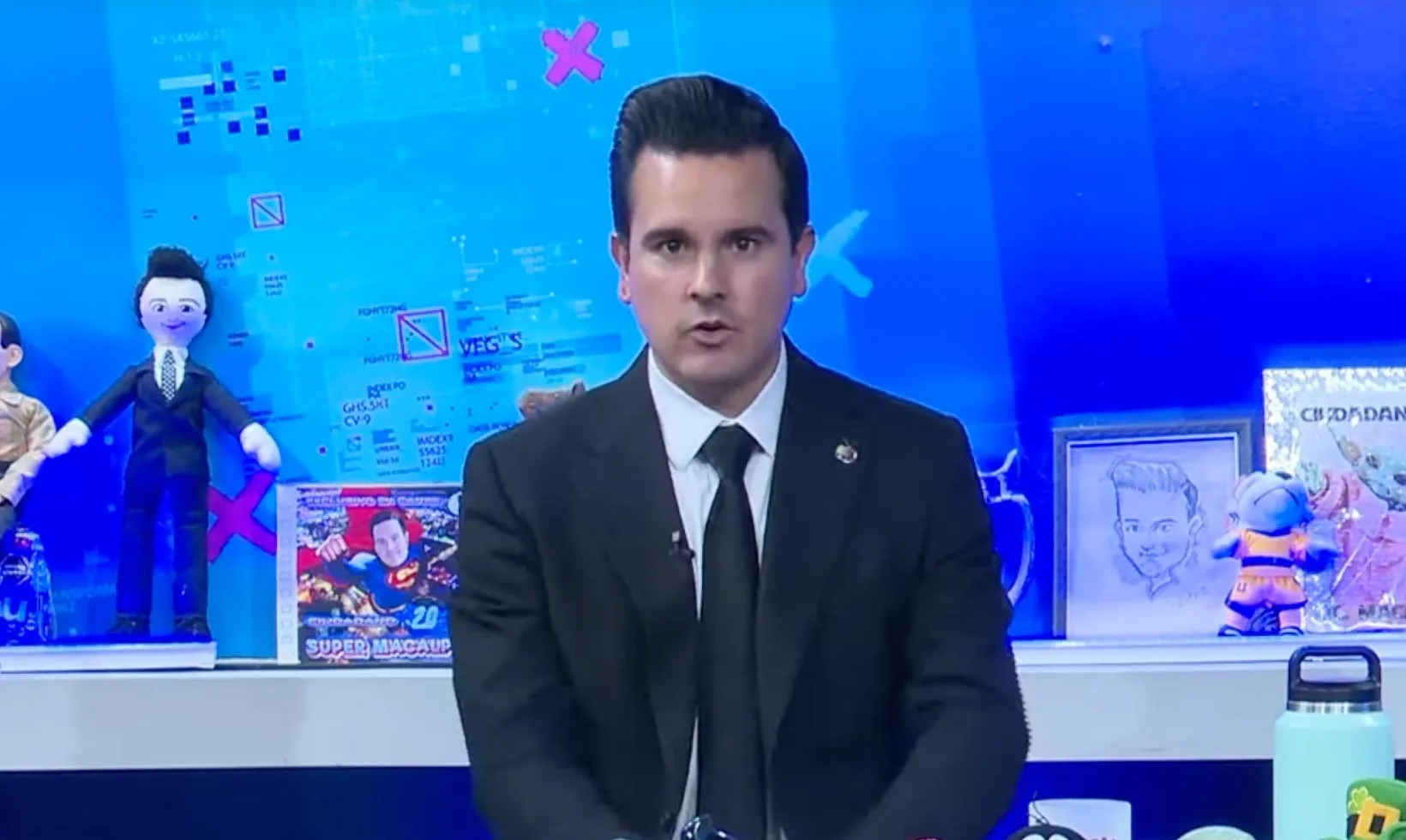 Así reaccionó el periodista Gustavo Macalpin tras ser despedido de su trabajo en vivo por el director de la televisora Hoy es tu último día 368