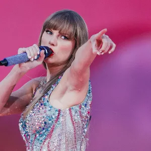 Barstool s Dave Portnoy Has a Long History as a Taylor Swift Fan From Eras Tour Jacket to Letter 950