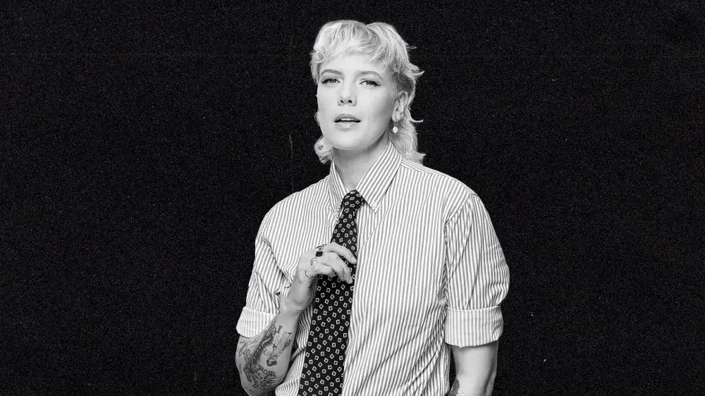 Betty Who Shares Her No 1 Hack for Beautiful Onstage Makeup 180