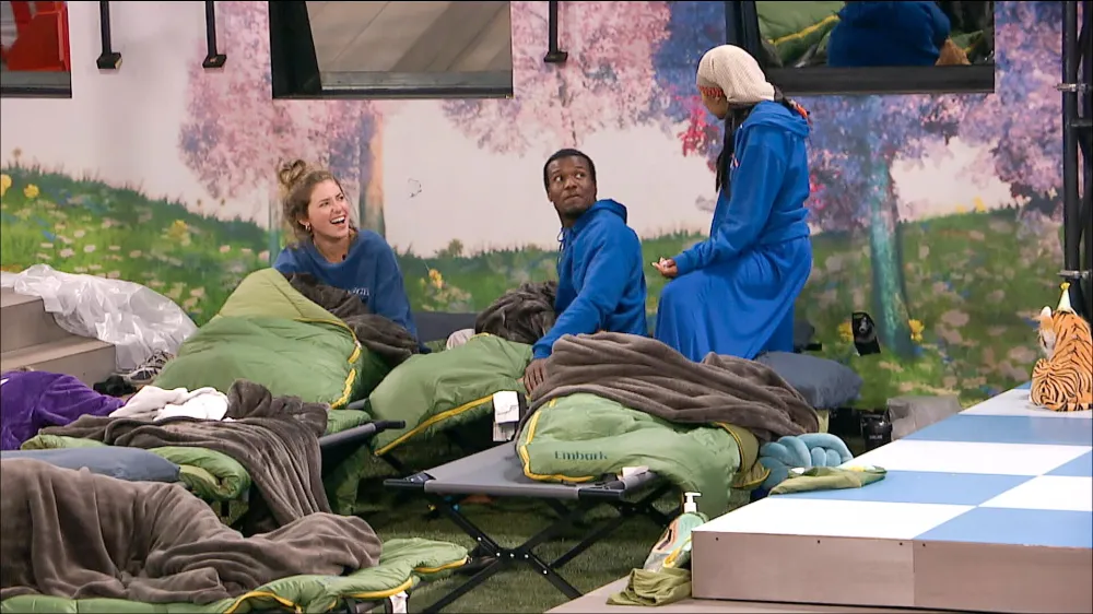 Big Brother 26s Cam Tried to Weasel His Way Between Chelsie and Makensy