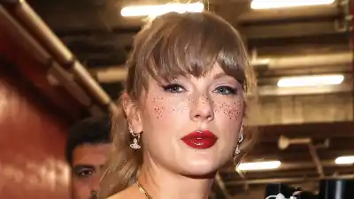 Business Owner Emotionally Reacts to Taylor Swift Wearing Her Sparkle Freckles