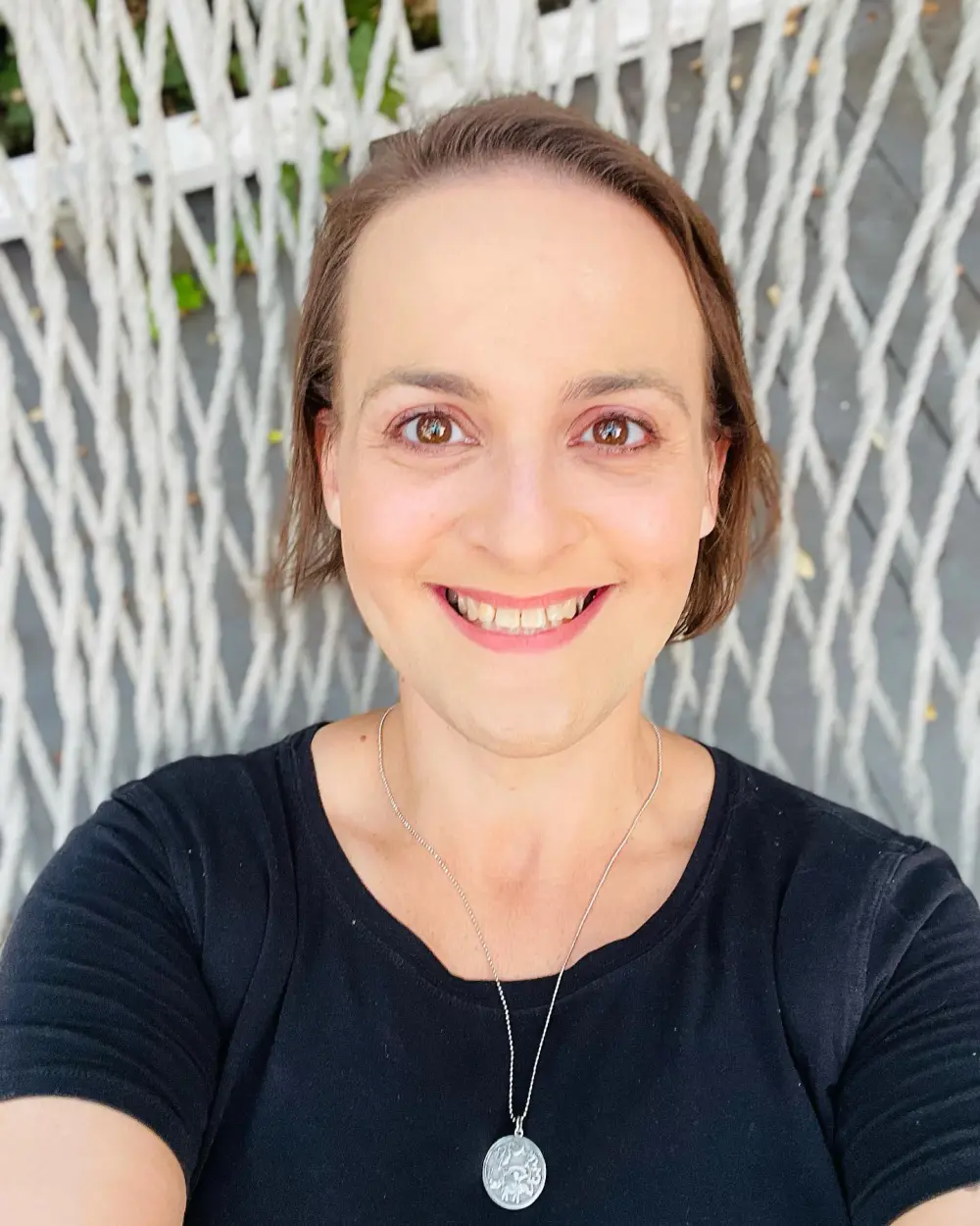 Disgraced Greys Anatomy Writer Elisabeth Finch Breaks Her Silence After Docuseries About Her Lies