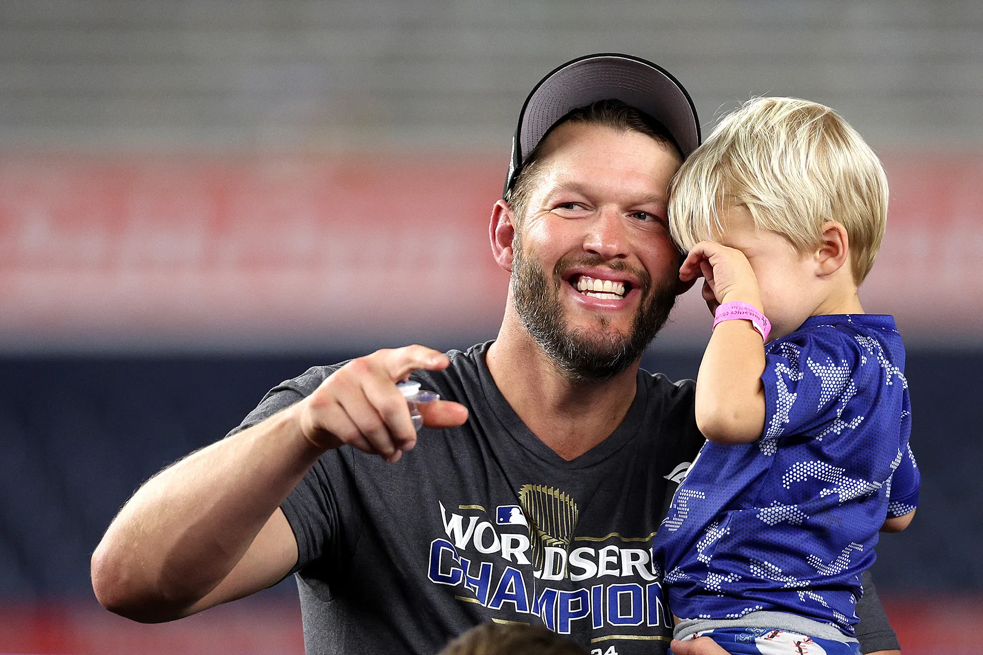 Dodgers Clayton Kershaw Shows Off Shirtless Dad Bod After World Series Victory